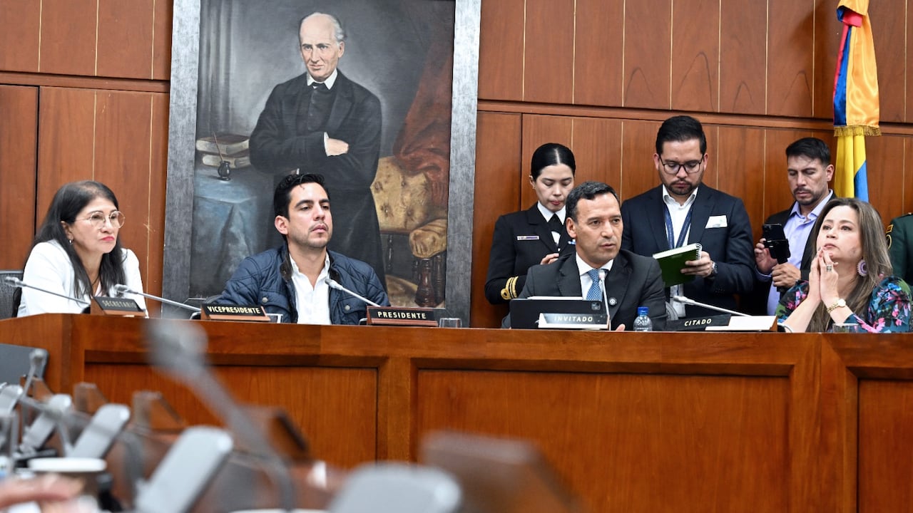 Mientras el Ministerio de Defensa asegura que la aeronave tenía sus certificados al día, informes técnicos revelan una preocupante brecha presupuestal.