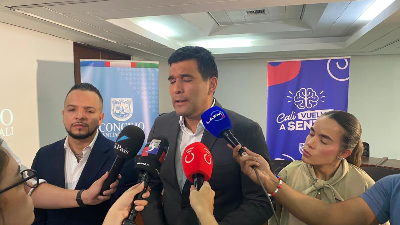 Julián Quintana Torres, abogado de Daniella Plaza y Andrés Escobar, aseguró que existen denuncias sobre un supuesto pago de dinero para desprestigiar a los concejales y afirmó que el caso será llevado ante las autoridades competentes.