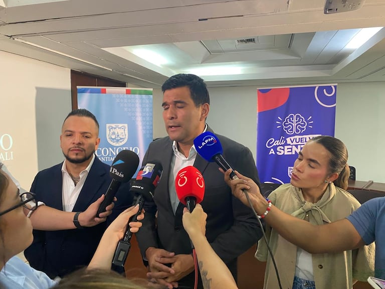 Julián Quintana Torres, abogado de Daniella Plaza y Andrés Escobar, aseguró que existen denuncias sobre un supuesto pago de dinero para desprestigiar a los concejales y afirmó que el caso será llevado ante las autoridades competentes.