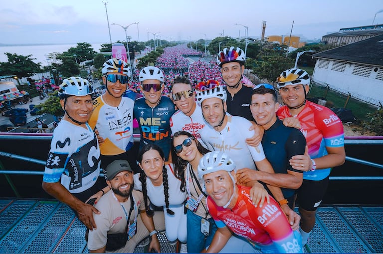 Nairo Quintana (Movistar), Egan Bernal (Ineos), Óscar Sevilla (Team Medellín), Rigoberto Urán (Manzana Postobón), Vincenzo Nibali (Shark), Fabio Aru (uniforme negro) y Sergio Luis Henao (uniforme azul oscuro) fueron algunas de las figuras del Giro de Rigo, en Barranquilla.