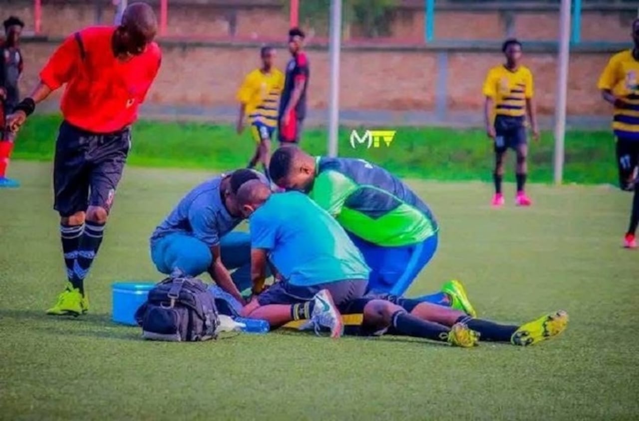 Investigan muerte de jugador que colapsó en medio del partido. Murió Igiraneza Aimé Gueric.