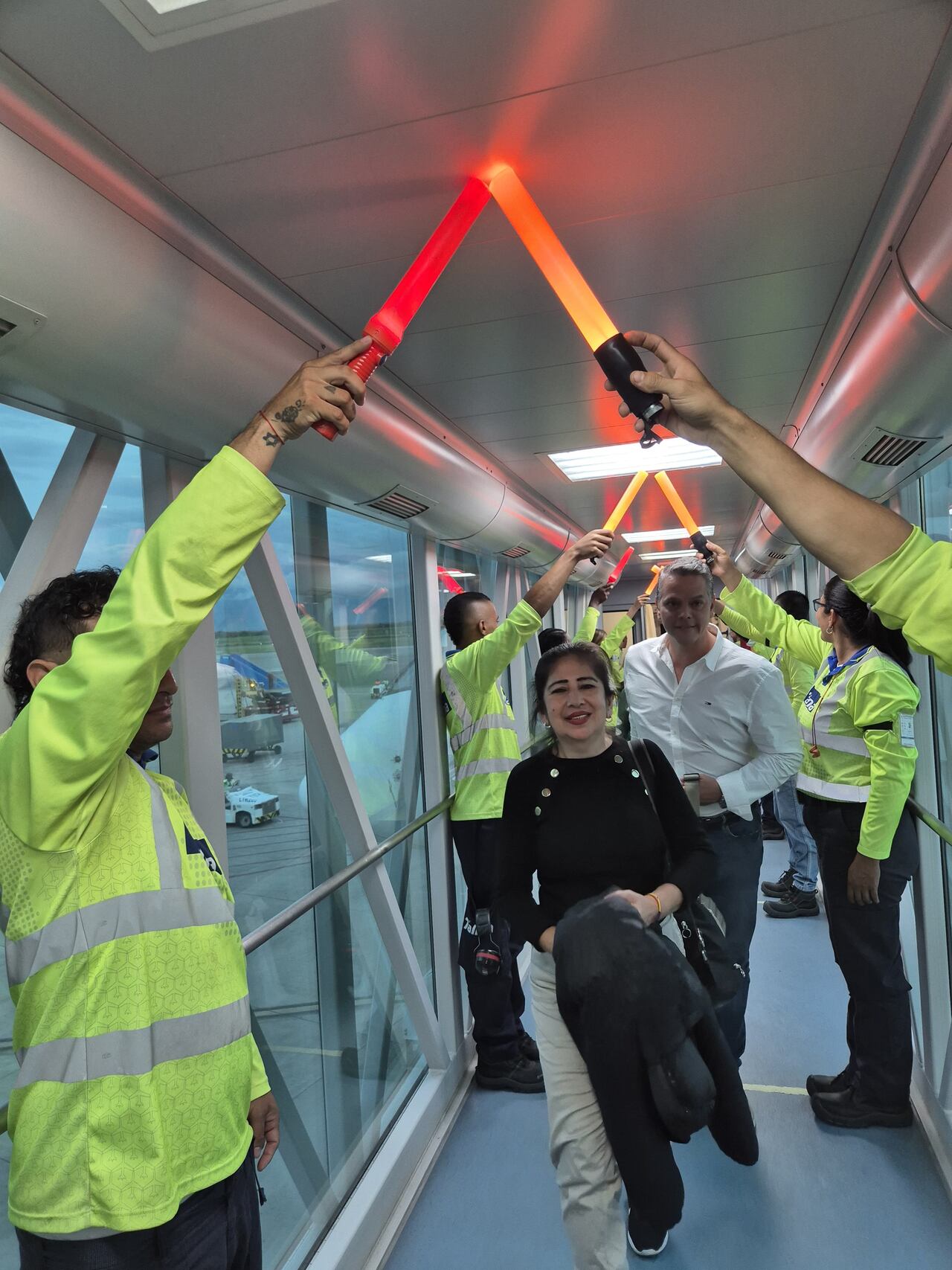 A las 8:30 de la mañana de este martes, 2 de diciembre, aterrizó la nueva ruta que, hasta el momento, será indefinida. Foto Cortesía AeroCali.