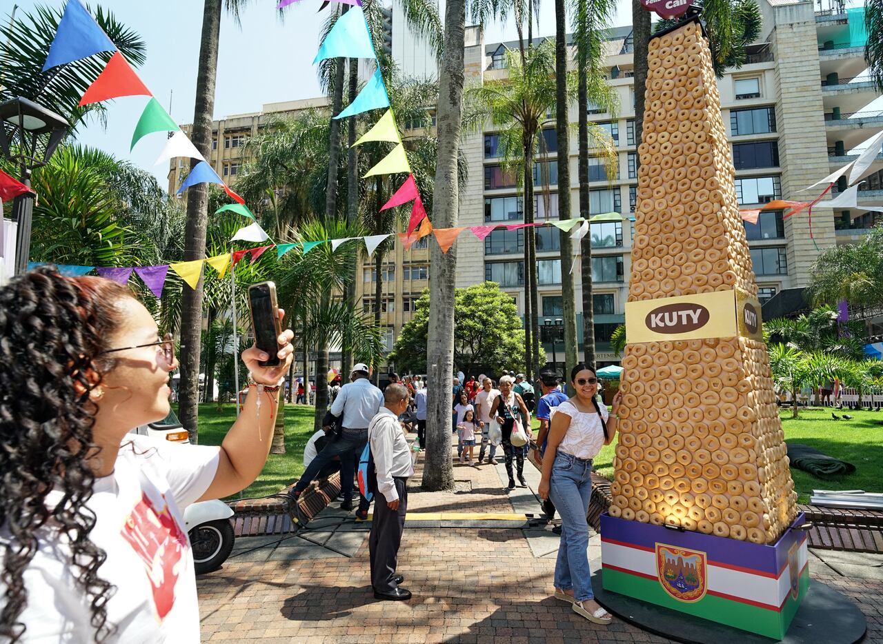 Celebración de los 489 años de Cali en la Plaza de Caycedo, con gastronomía y emprendimientos. Foto Jorge Orozco.