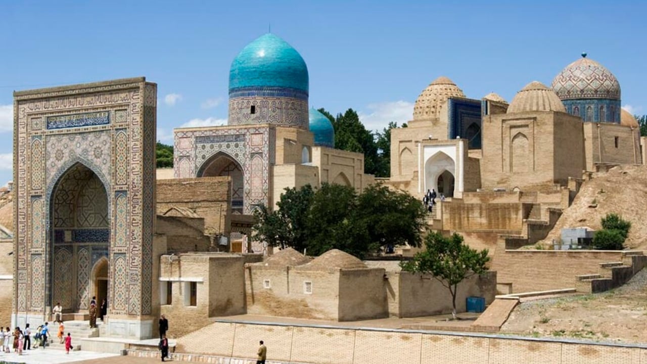 Uzbekistán es un país con una amplia herencia histórica y fue importante en la Ruta de la Seda. (En la imagen, el mausoleo de Kazi Zade Rumi, en Samarcanda)