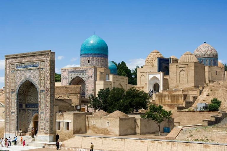 Uzbekistán es un país con una amplia herencia histórica y fue importante en la Ruta de la Seda. (En la imagen, el mausoleo de Kazi Zade Rumi, en Samarcanda)