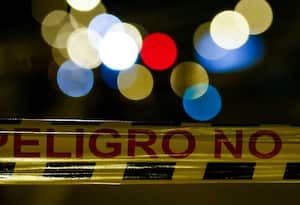 El hombre había alquilado el apartamento en compañía de una mujer para pasar unos días de descanso.