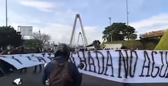 Hinchas del Deportivo Pereira salieron a las calles a expresar su inconformismo con las directivas del equipo.
