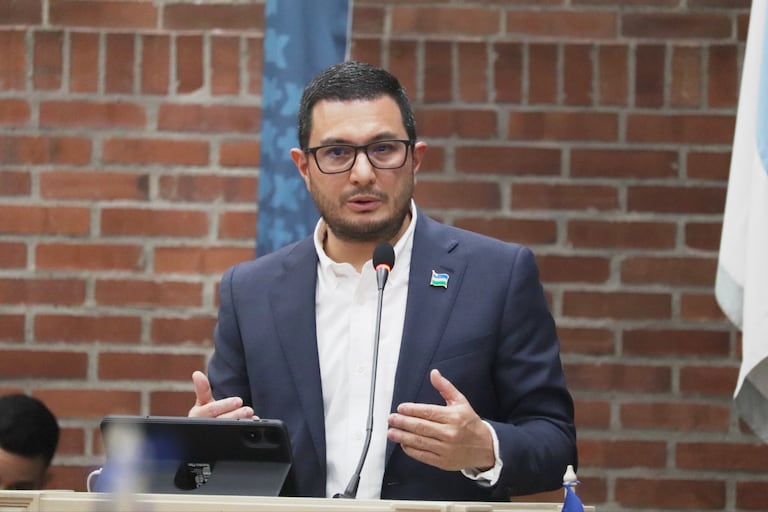 Diego Hau director de la UAESP en debate ante el concejo de Cali.