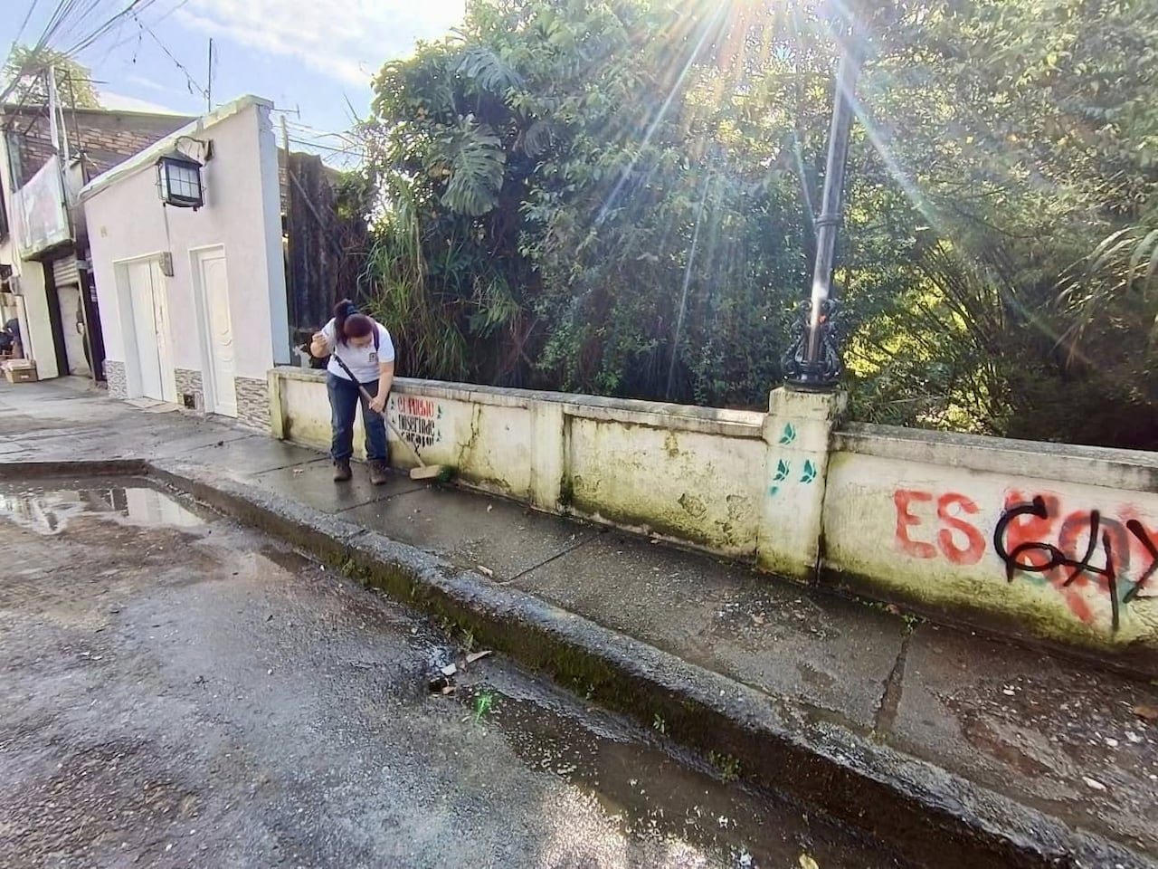 Jornadas de limpieza y pintura transformaron puentes emblemáticos de Popayán durante la Semana Santa.
