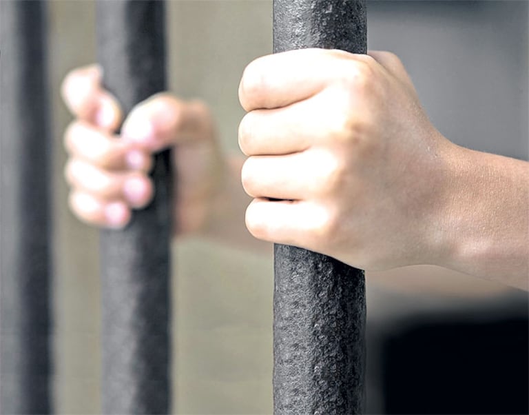 Policía, esposas, capturado, secuestro, prisión, cárcel.