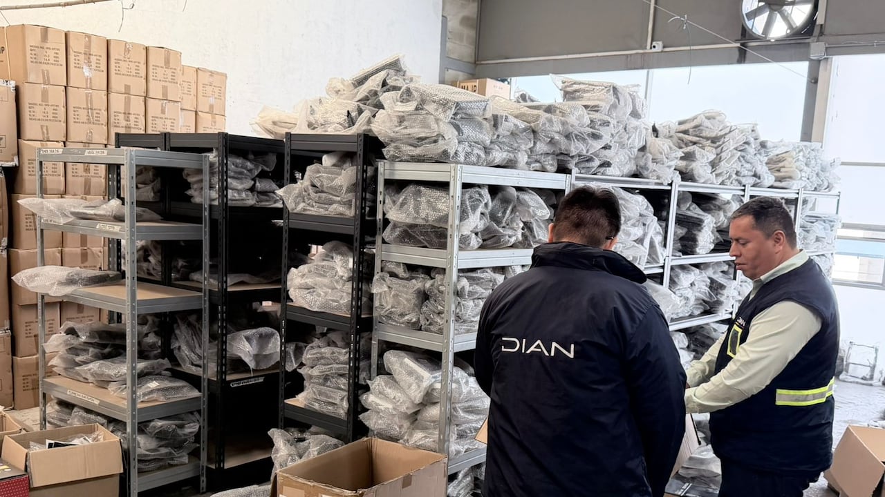 Dian incauta $500 millones en accesorios de audio y video para vehículos en Medellín