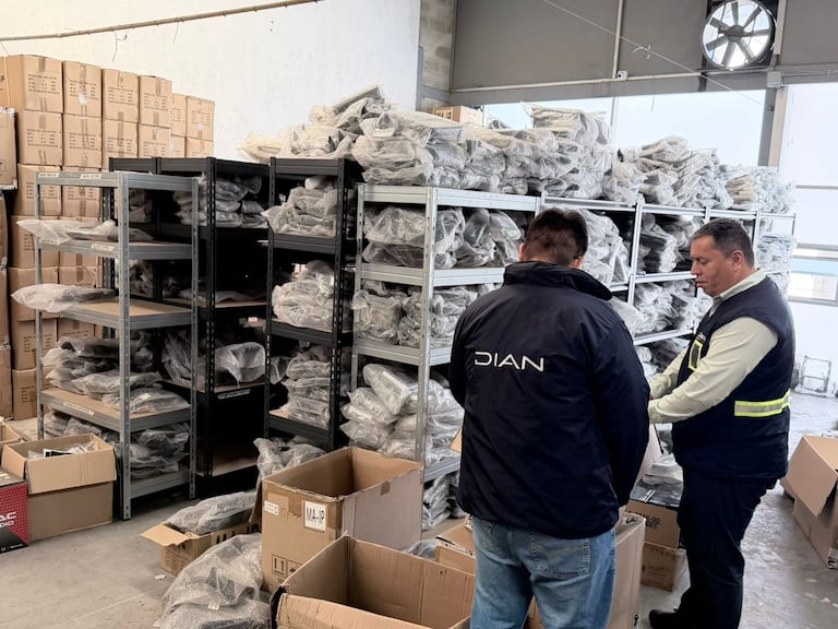 La Dian incautó 40.000 accesorios para
vehículos en Medellín