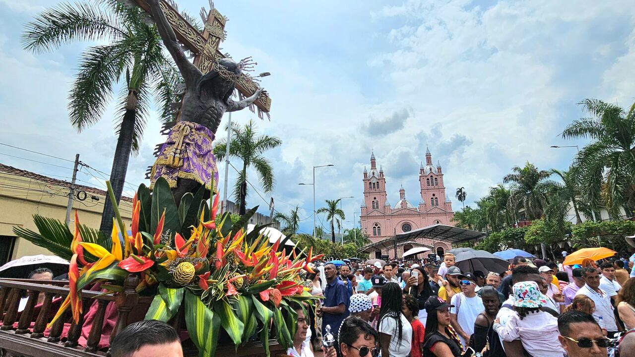 En la ciudad de Buga se realizó la procesión del viacrucis del Señor de los Milagros.
