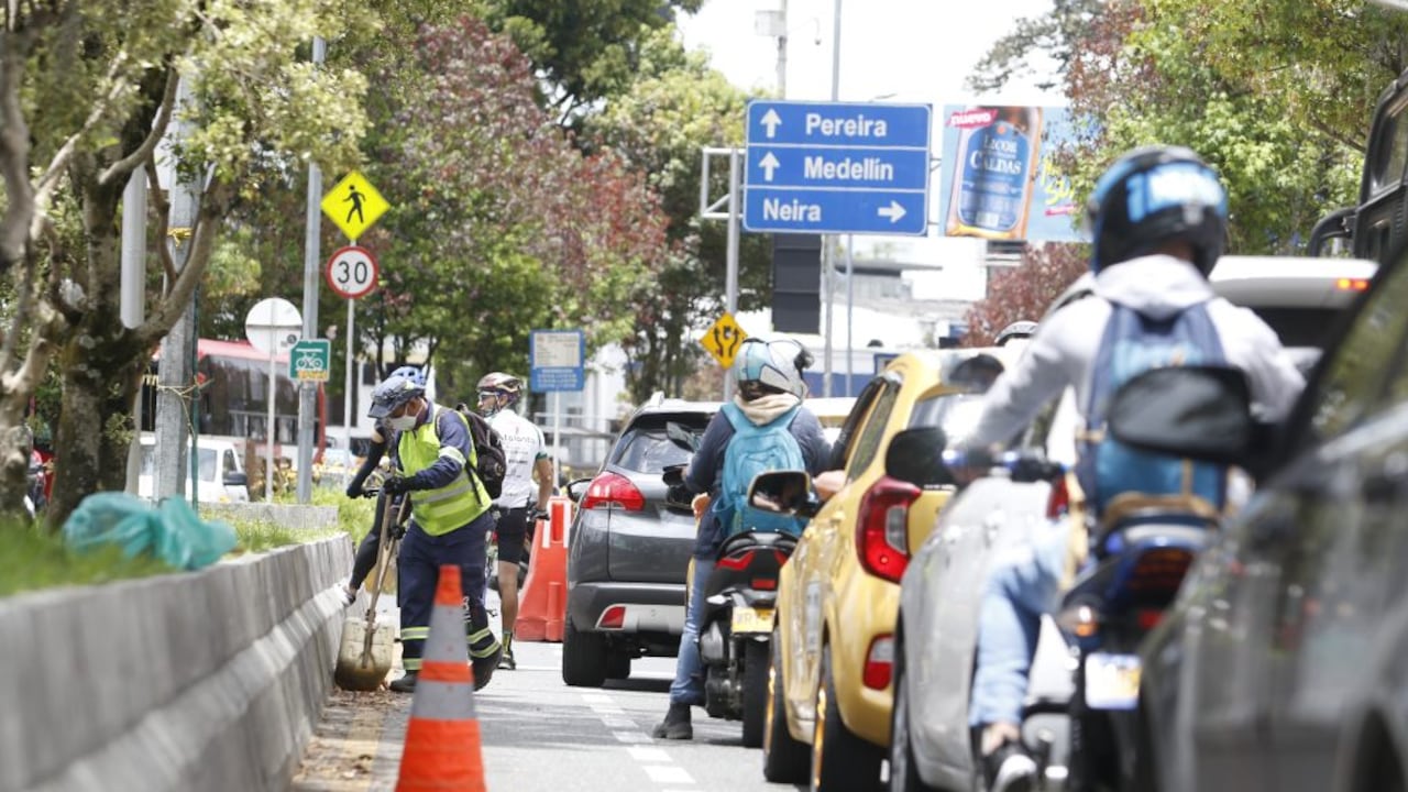 En lo que se refiere a los motociclistas se recuerda que pueden circular sin restricciones durante el día