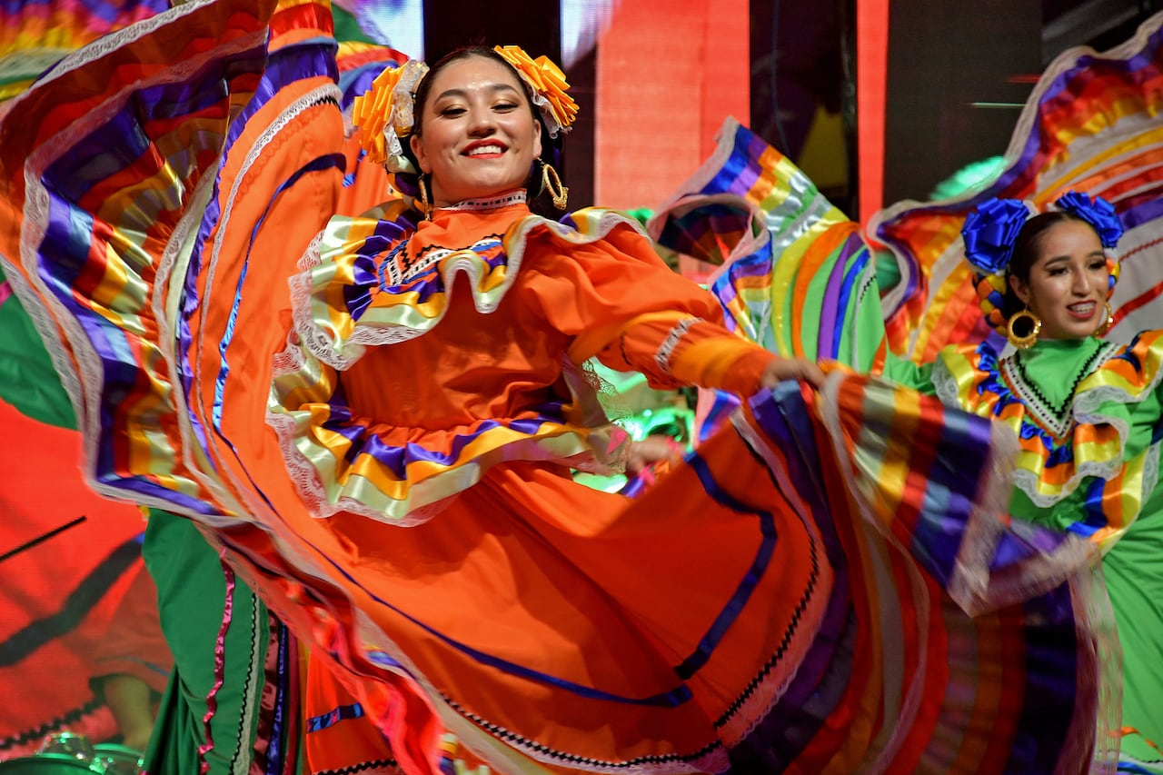 Primer Encuentro Mundial de las Culturas Populares, un evento donde la diversidad del folclor mundial se da cita en Cali, por ser una metrópoli multicultural por naturaleza.