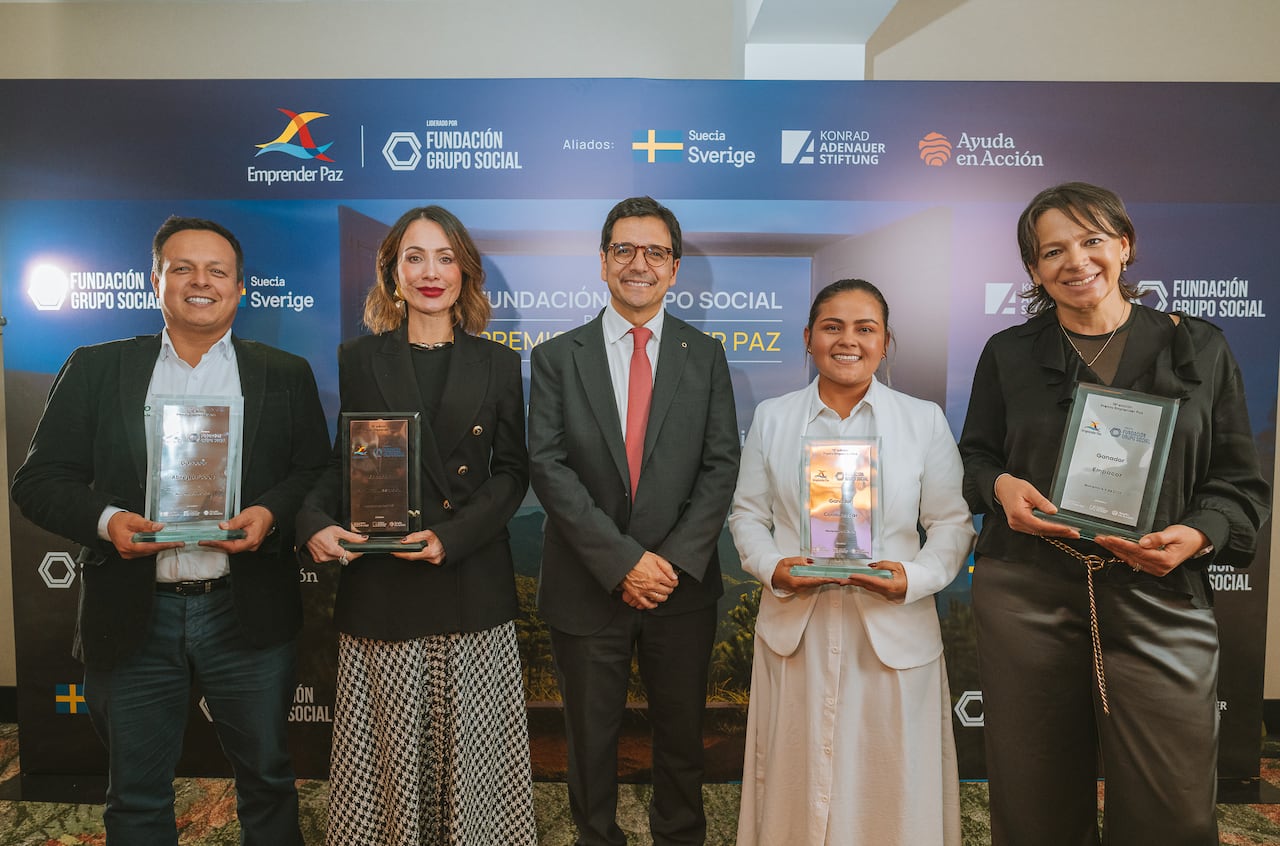Ganadores del premio Emprender Paz en 2025.
