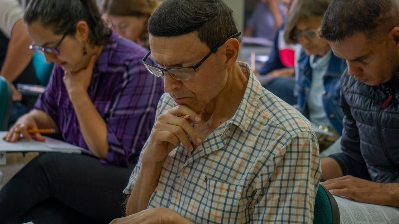 Más de 34 mil profesores (docentes) presentaron la prueba de ascenso y reubicación 2025, dando un paso decisivo en su crecimiento profesional. Una jornada que reconoce su compromiso y fortalece su trayectoria y sigue impulsando la calidad de la educación en todo el país, informó Mineducación.