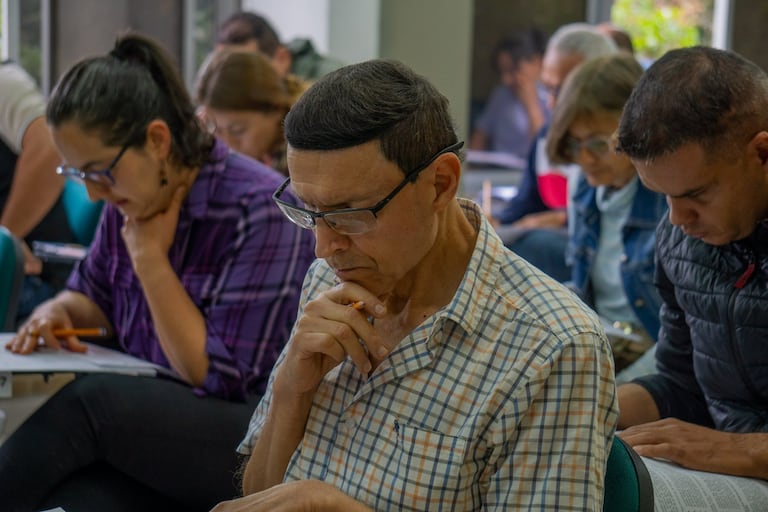 Más de 34 mil profesores (docentes) presentaron la prueba de ascenso y reubicación 2025, dando un paso decisivo en su crecimiento profesional. Una jornada que reconoce su compromiso y fortalece su trayectoria y sigue impulsando la calidad de la educación en todo el país, informó Mineducación.