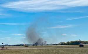 Dos aviones de guerra antiguos chocaron durante un vuelo de exhibición en Dallas, EE. UU.