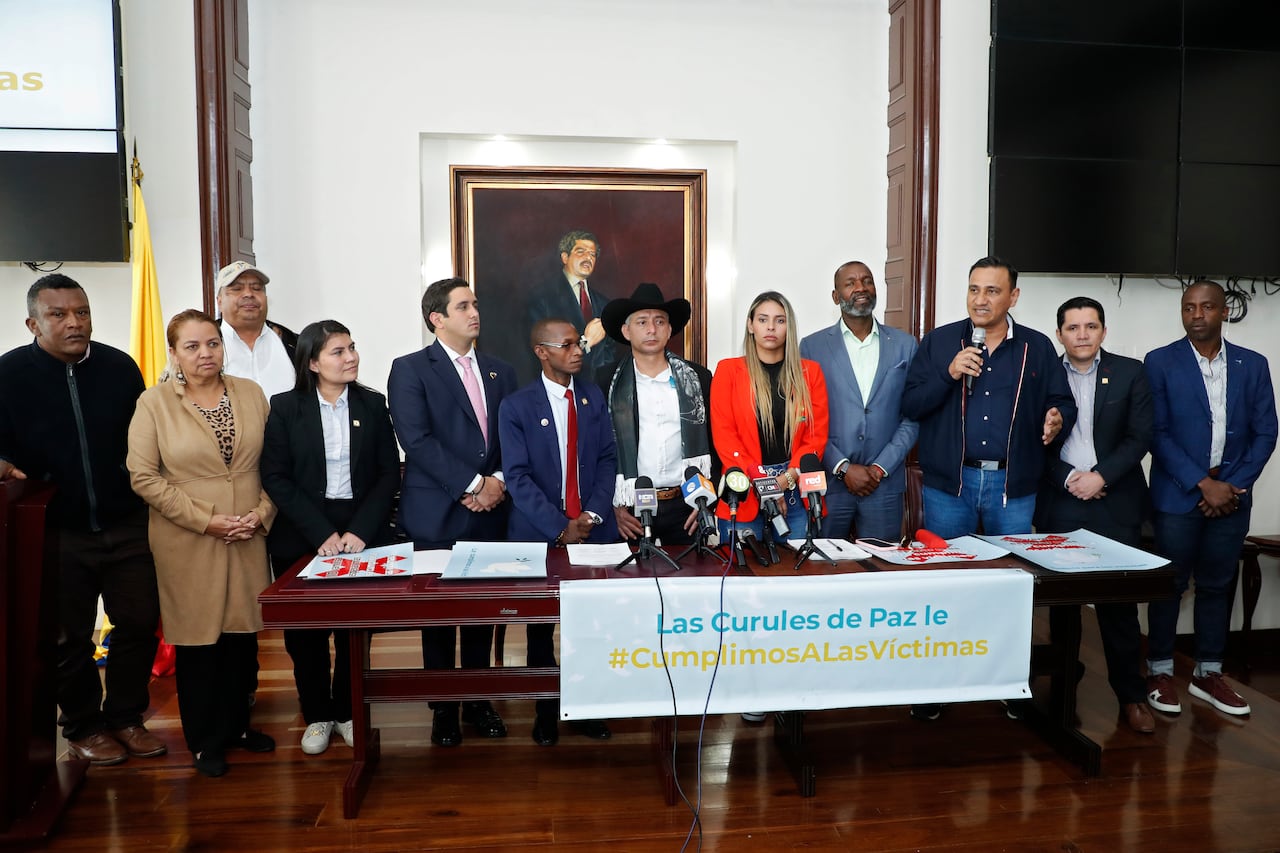 Curules de paz radicaron proyecto de ley para reformar la Ley de víctimas reclaman que no les están cumpliendo y piden más recursos
Bogota septiembre 6 del 2023
Foto Guillermo Torres Reina / Semana