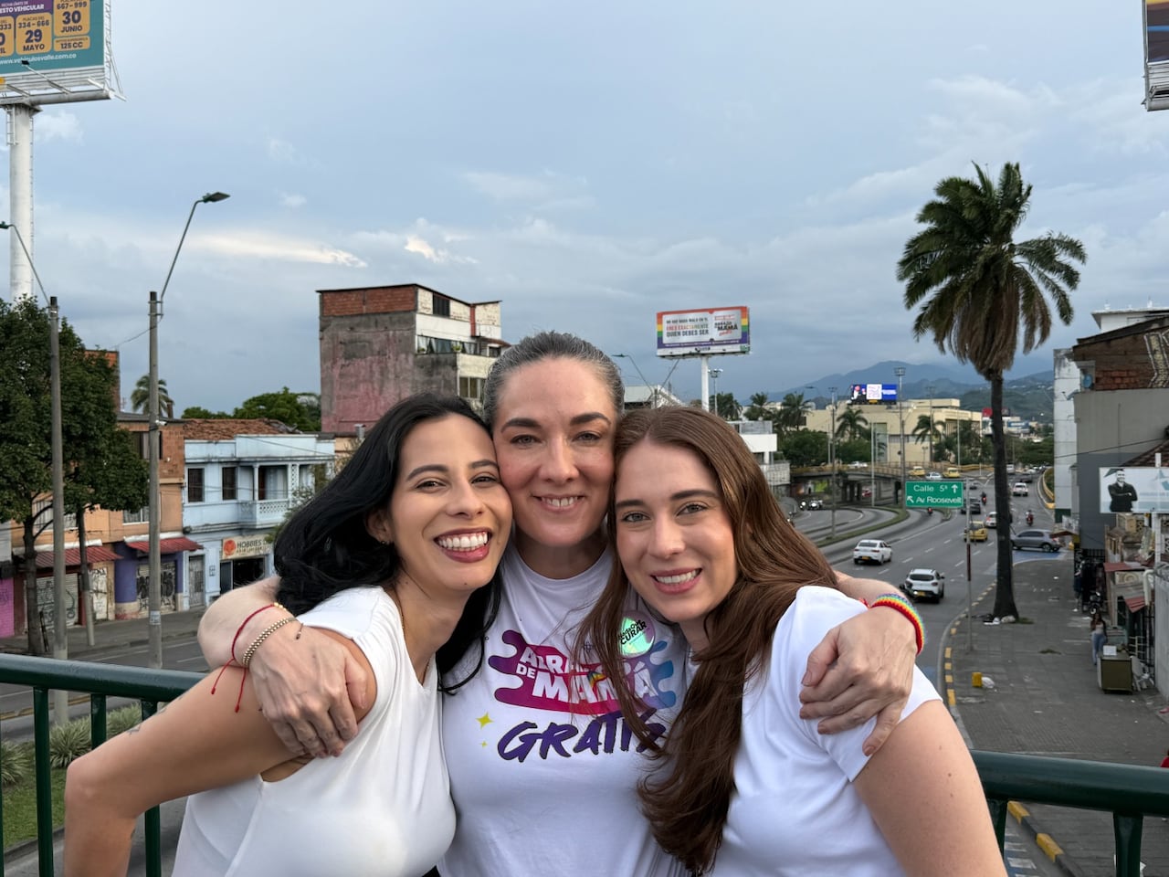 María Isabel dice que Gabriela le dio una nueva hija; Stephanie, su nuera. Aquí, con la valla al fondo.