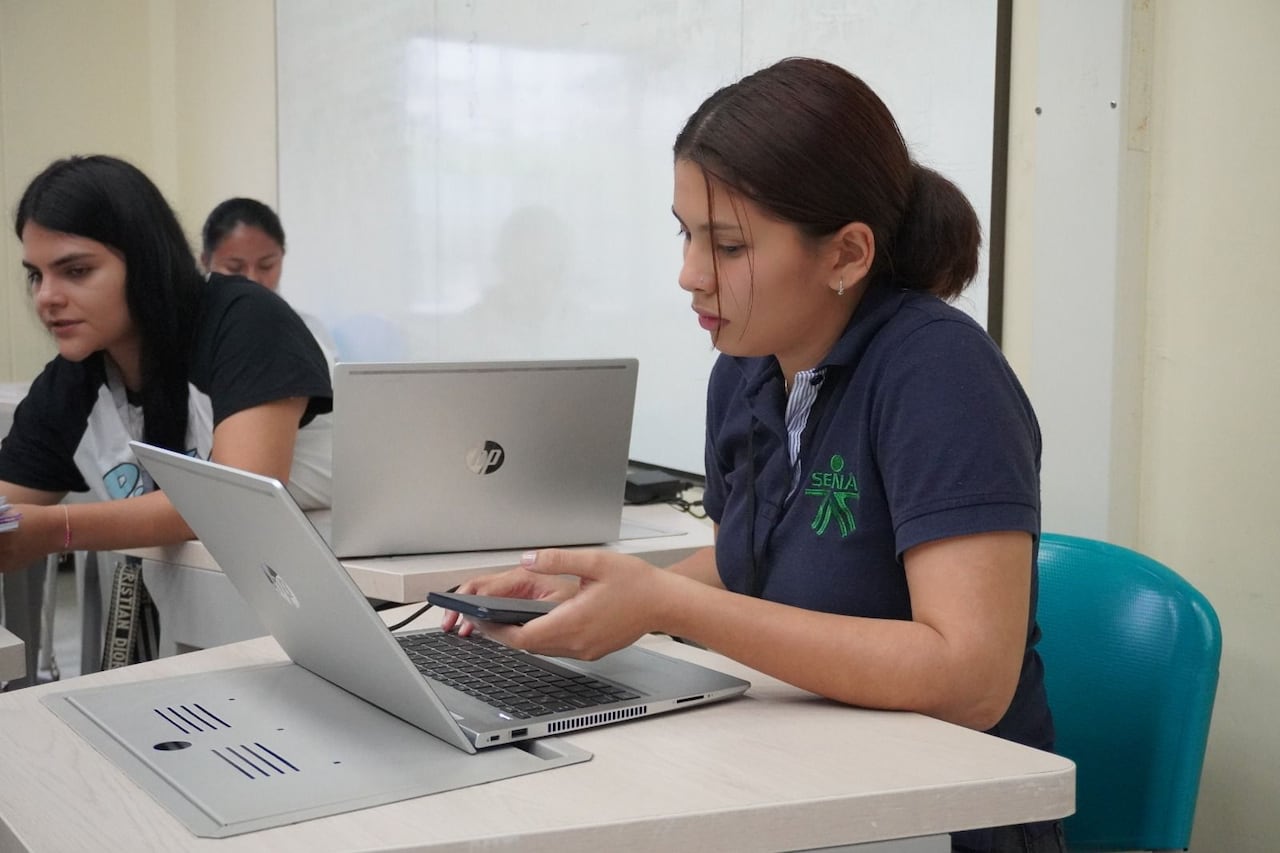 Foto de referencia de estudiantes del Sena (Servicio Nacional de Aprendizaje)