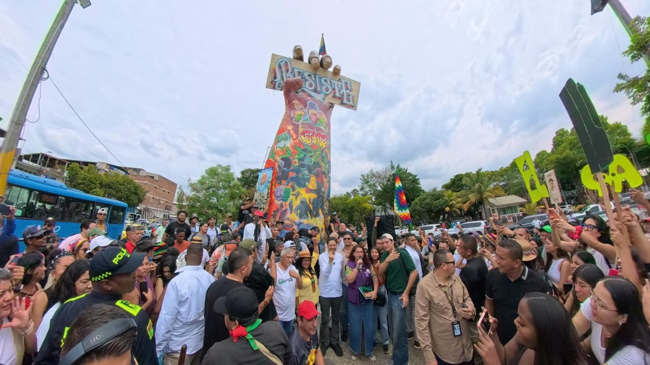 Desde Puerto Resistencia, Iván Cepeda convocó a defender el monumento del estallido social