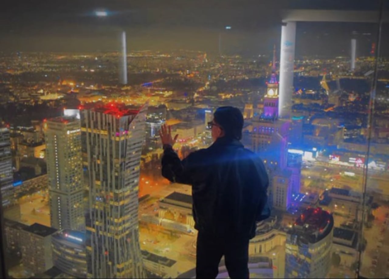 Colombiano en Polonia sorprende al revelar que gana más de cuatro salarios mínimos clasificando latas.