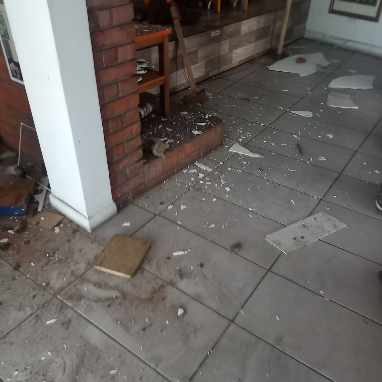 El lugar, que desde hace varios años funciona como punto de encuentro para artistas, músicos y poetas, enfrenta nuevamente pérdidas materiales y daños estructurales.