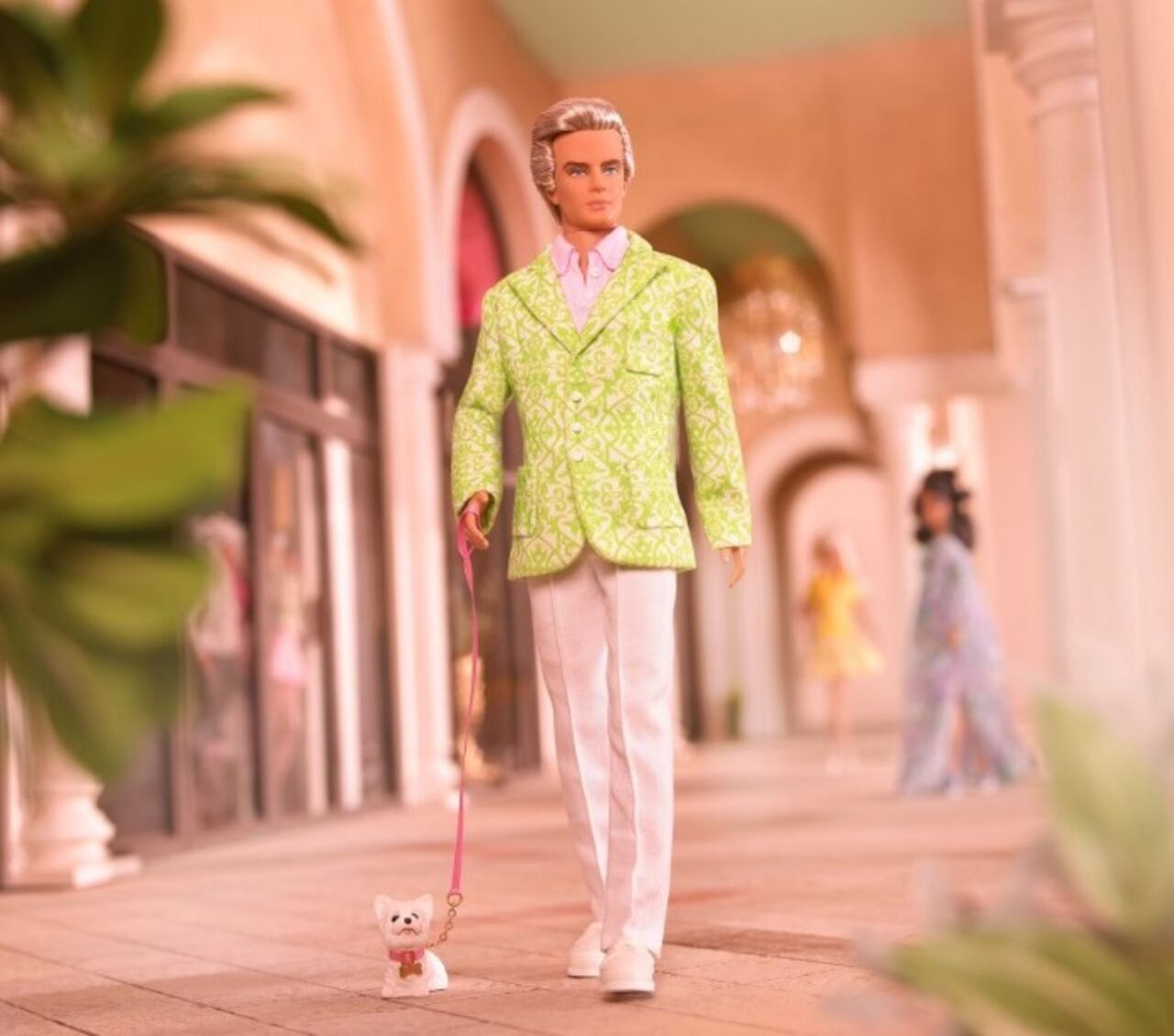 Esta versión de Ken llevaba un atuendo de moda de Palm Beach, con cabello rubio platino, una americana verde y pantalones plisados también en verde. Además, venía acompañado de un perrito llamado Sugar, de la raza West Highland Terrier.