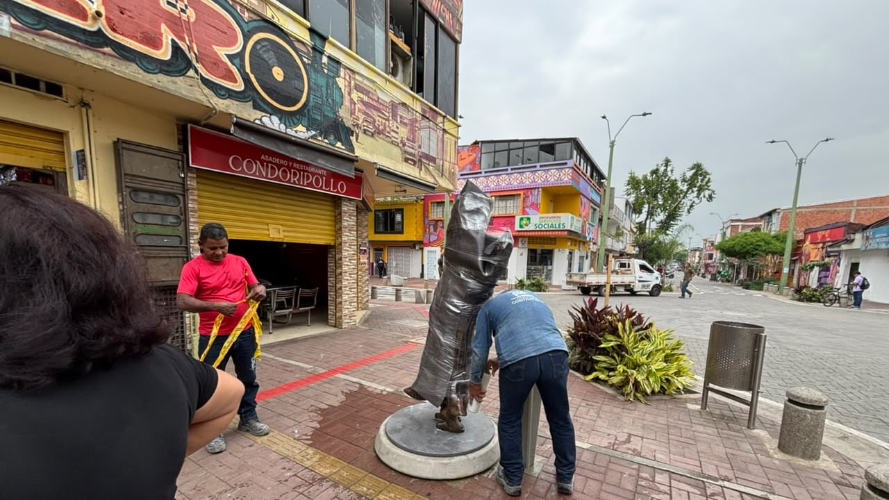 La figura de Celia Cruz será trasladada por un par de días al taller de la maestra Rosana Lombana para retocar los rasgos de su rostro y sus anclajes.