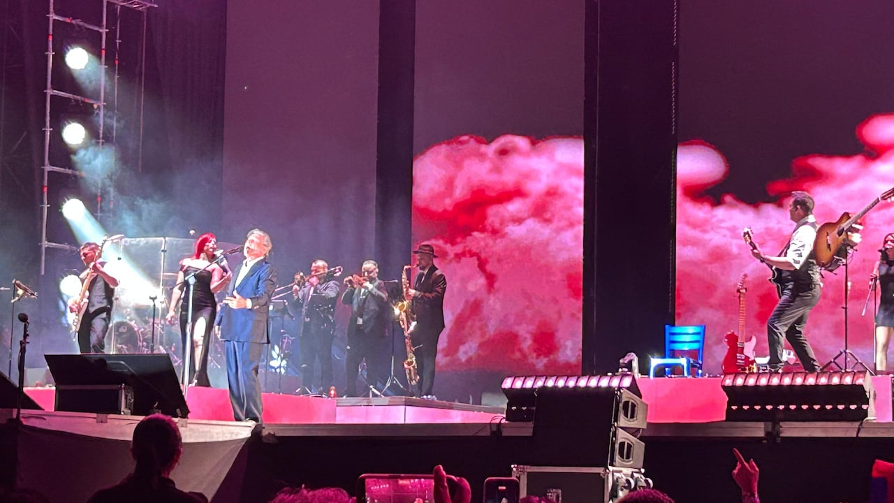Ricardo Montaner saldó su deuda con el público caleño con creces, al ofrecer una de las presentaciones más emotivas y potentes de su carrera en su Último Regreso Tour.