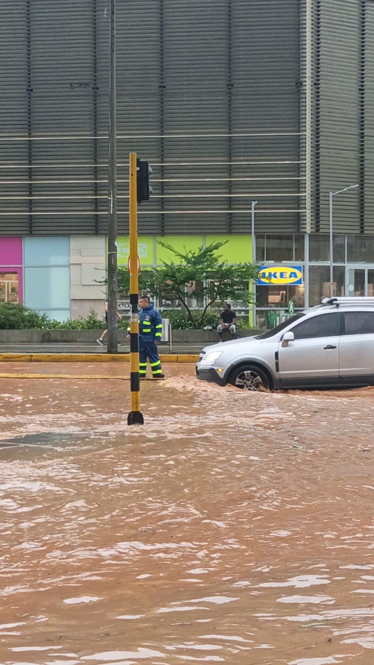 Varios son los semáforos que han sido reportados en Cali debido a las fuertes lluvias.