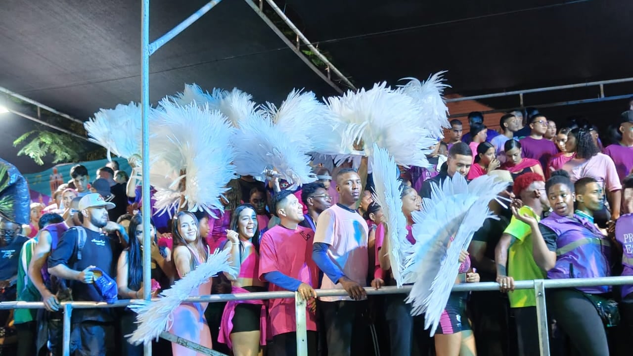 La salsa tomó la noche caleña en el ensayo final del Salsódromo 2025
