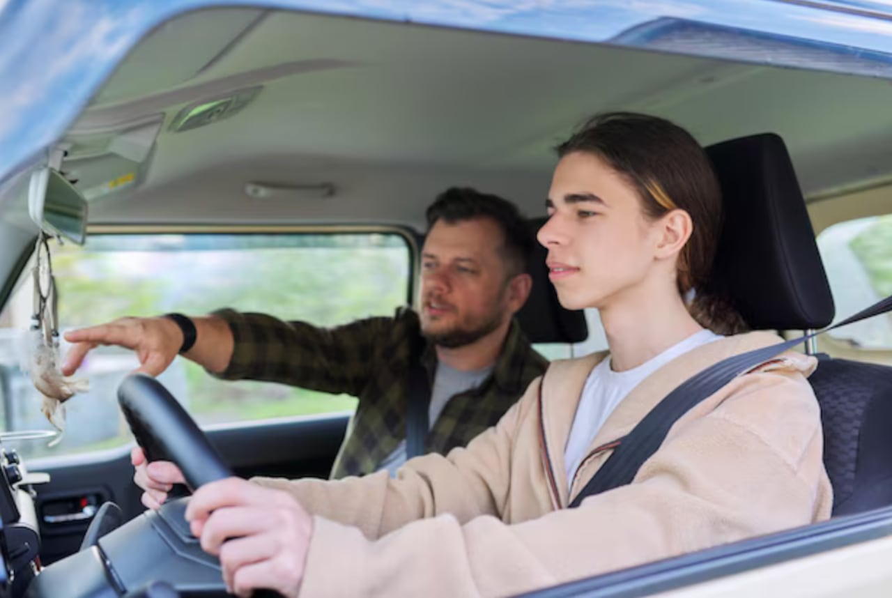 Estudio revela que el 84 % de los conductores aprendió a manejar con su papá