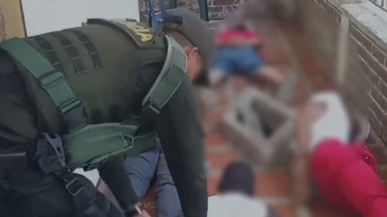 Cuatro personas fueron capturadas en el municipio de Guapí durante una operación conjunta de la Policía Nacional de Colombia y la Armada Nacional de Colombia.