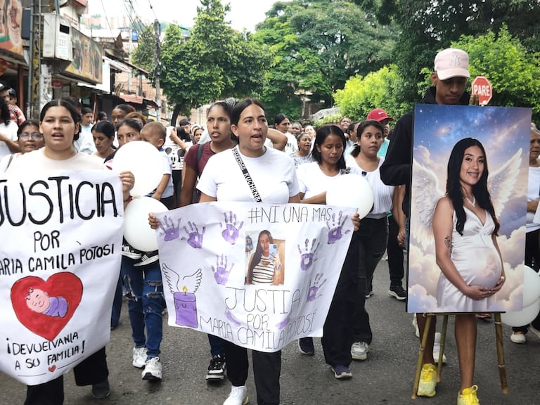 Durante la marcha, los asistentes gritaron consignas como “Queremos a Alahia viva” y solicitaron celeridad en las investigaciones de las autoridades.