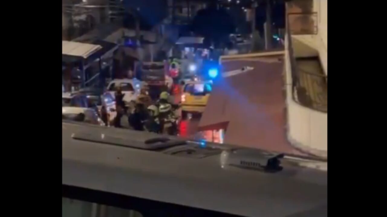 Policía fue agredida por comunidad en Bello, Antioquia.