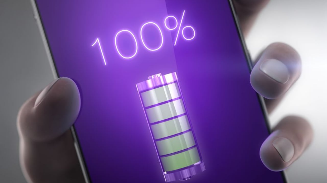 Cargar el celular hasta el 100% puede acelerar la degradación de la batería.