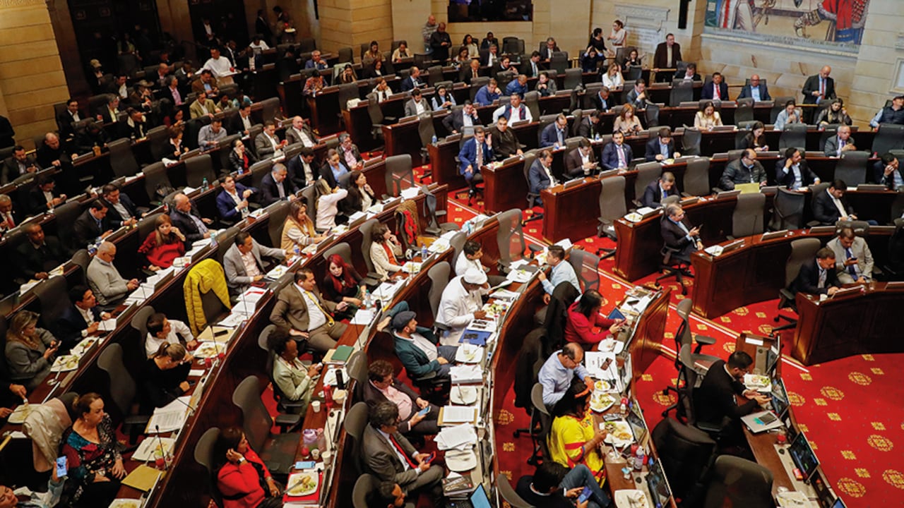 La reforma a la salud se encuentra estancada en el Congreso. La oposición ha logrado aplazar el debate por lo menos en cuatro ocasiones.