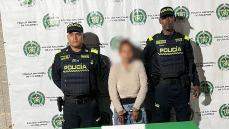Esta es la mujer que lanzó a su hija al río Bogotá, despertando la angustia de quienes estaban en el sitio.