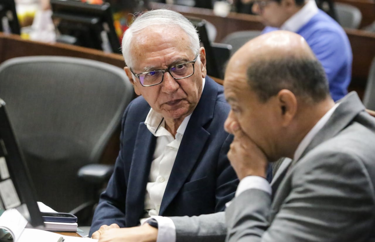 La comisión séptima de senado debate en el recinto de plenaria la reforma a la salud. En la foto: Guillermo Alfonso Jaramillo, ministro de Salud.