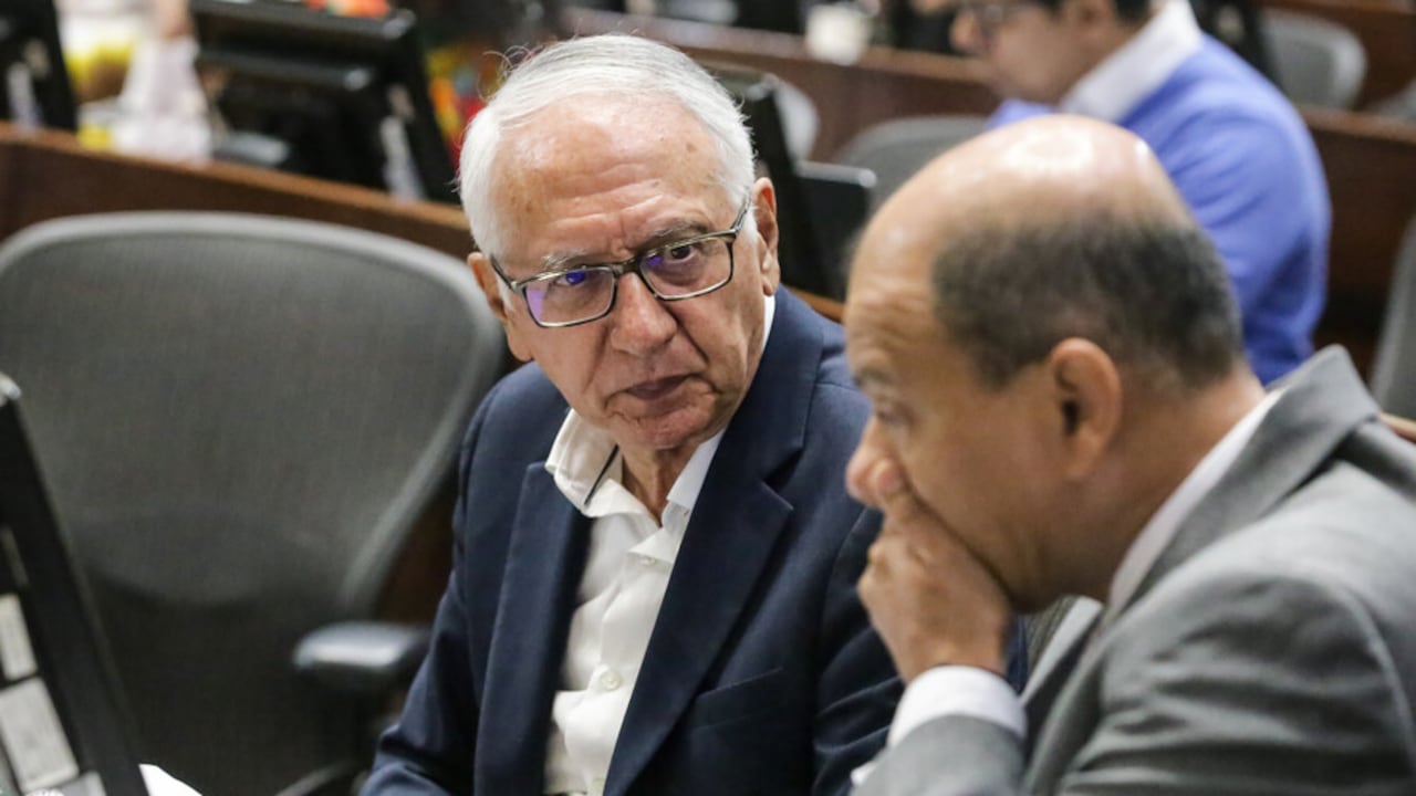 La comisión séptima de senado debate en el recinto de plenaria la reforma a la salud. En la foto: Guillermo Alfonso Jaramillo, ministro de Salud.