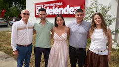 Equipo directivo y colaboradores de Constructora Meléndez en las instalaciones de la nueva sala de ventas ubicada en el sector de Mirriñao.