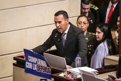 Ministro de defensa, Pedro Sánchez.