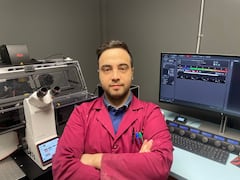 Javier Rosero, científico colombiano nacido en Bogotá, se dedica a investigar en Estados Unidos la Leishmania donovani, el parásito que causa la forma más letal de la leishmaniasis. Su avance es clave para encontrar una cura de esta enfermedad que, en un 95%, es mortal si no se trata a tiempo.