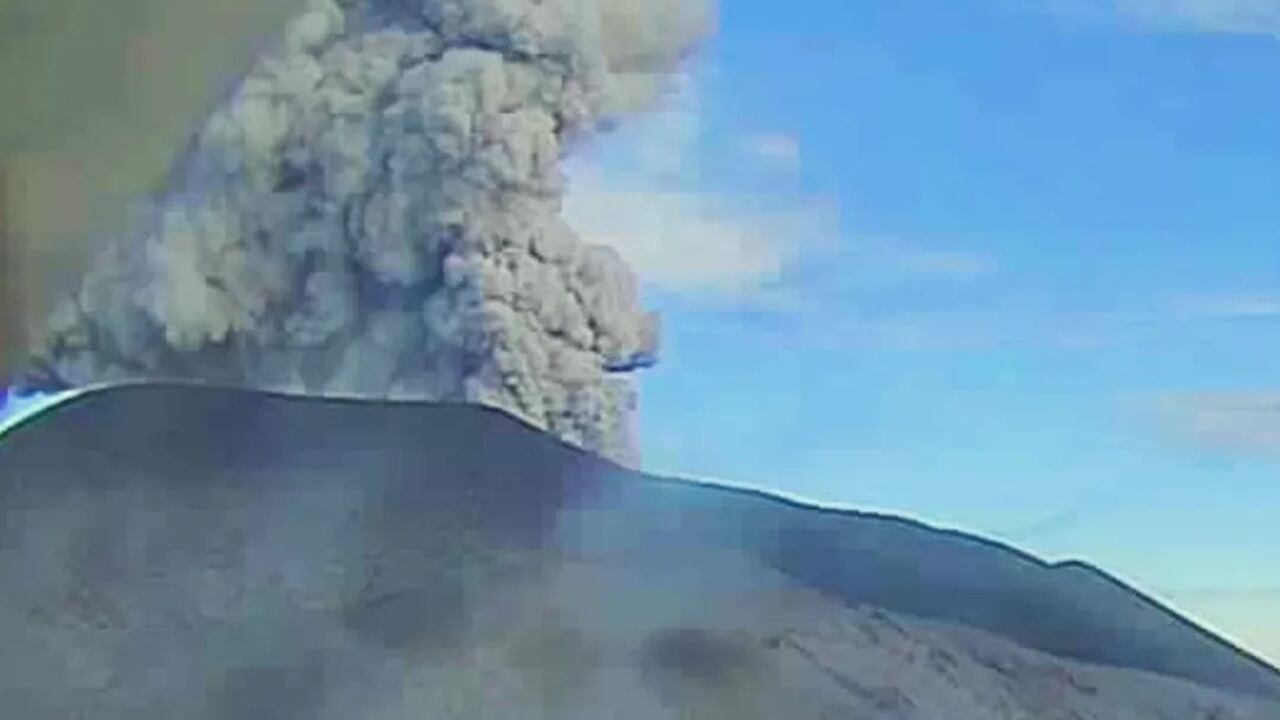 El SGC y las autoridades de Puracé les recomendó a las comunidades aledañas al volcán no acercarse a la zona del cráter debido al riesgo de exposición a gases o emisiones de ceniza.