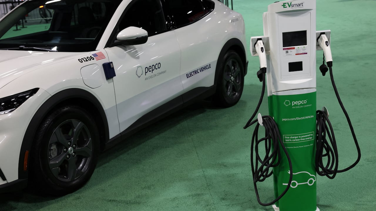 Se espera que en 2023 los carros eléctricos sean el 40% de los vehículos comercializados en China.