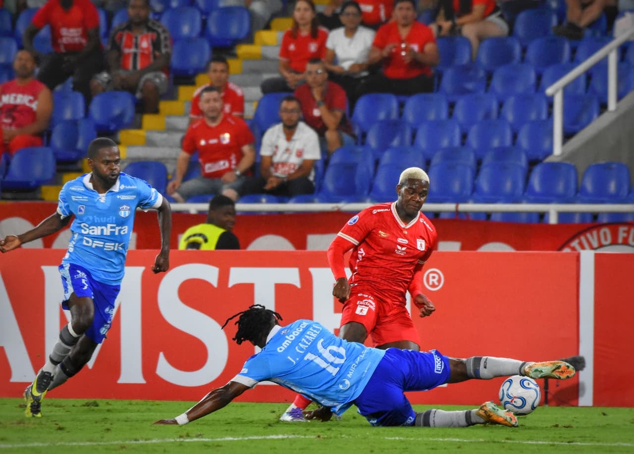 Momentos del partido de la fecha 6 del Grupo A de la Copa Sudamericana 2026, entre América de Cali y Macará.