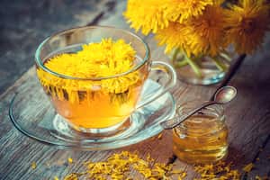 Té de diente de león, elimina los cálculos.